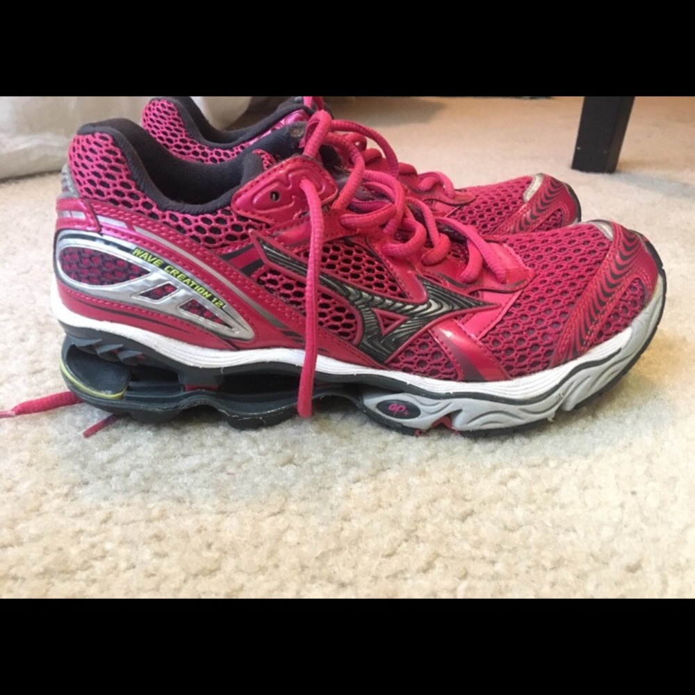 Womens Mizuno athletic shoes